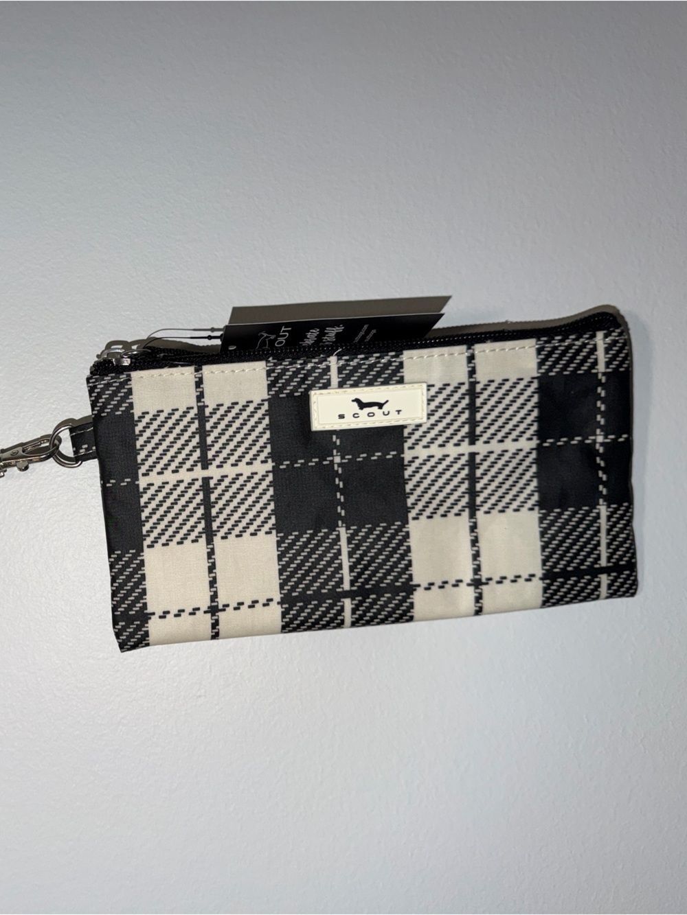 SCOUT Kate Wristlet Wallet Black White Houndstooth Plaid